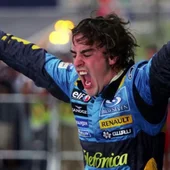 Alonso celebra uno de sus Mundiales Alonso celebra uno de sus Mundiales