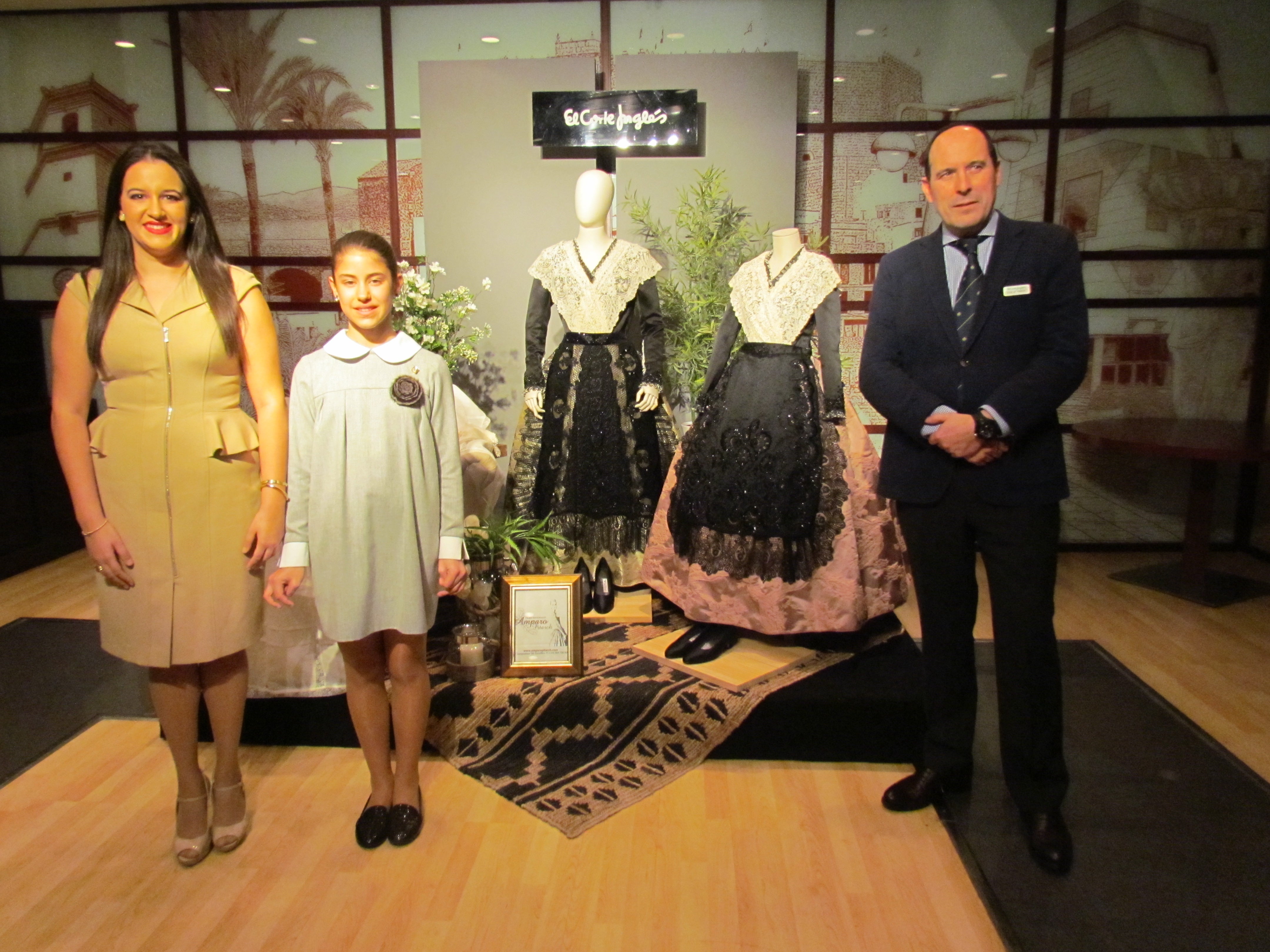 El Corte Inglés entrega a las Reinas los trajes que lucirán en la Galanía El Corte Inglés entrega a las Reinas los trajes que lucirán en la Galanía