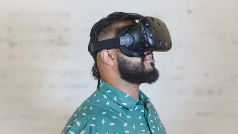 Jugador con dispositivo de realidad virtual Jugador con dispositivo de realidad virtual