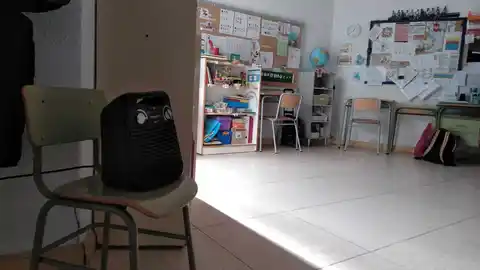 Calefactor en una de las aulas del colegio pública de educación especial Virgen de la Luz de Elche Calefactor en una de las aulas del colegio pública de educación especial Virgen de la Luz de Elche