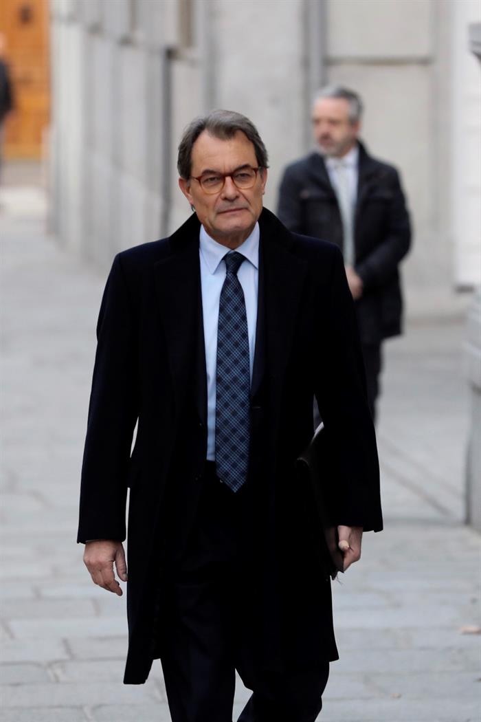 El Tribunal Supremo rebaja a un año y un mes la inhabilitación de Artur Mas por el 9-N El Tribunal Supremo rebaja a un año y un mes la inhabilitación de Artur Mas por el 9-N