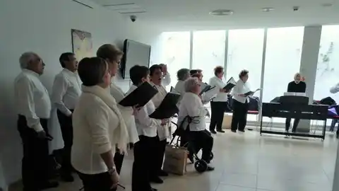 La UJI inicia un proyecto musical en l'Alcora dirigido a despertar las emociones de las personas mayores. L'ALCORA