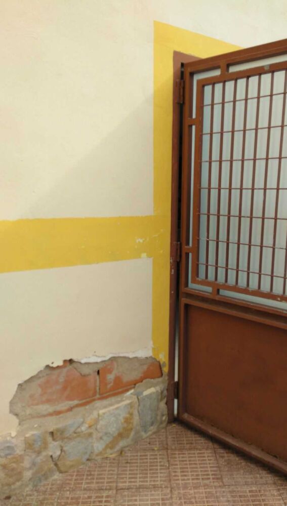 Desperfecto por falta de mantenimiento en el colegio de educación especial Virgen de la Luz de Elche