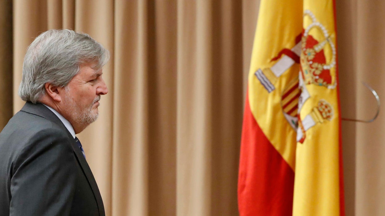 Méndez de Vigo, al PDeCAT: "No hay ningún ataque a la lengua catalana, dejen el victimismo" Méndez de Vigo, al PDeCAT: "No hay ningún ataque a la lengua catalana, dejen el victimismo"