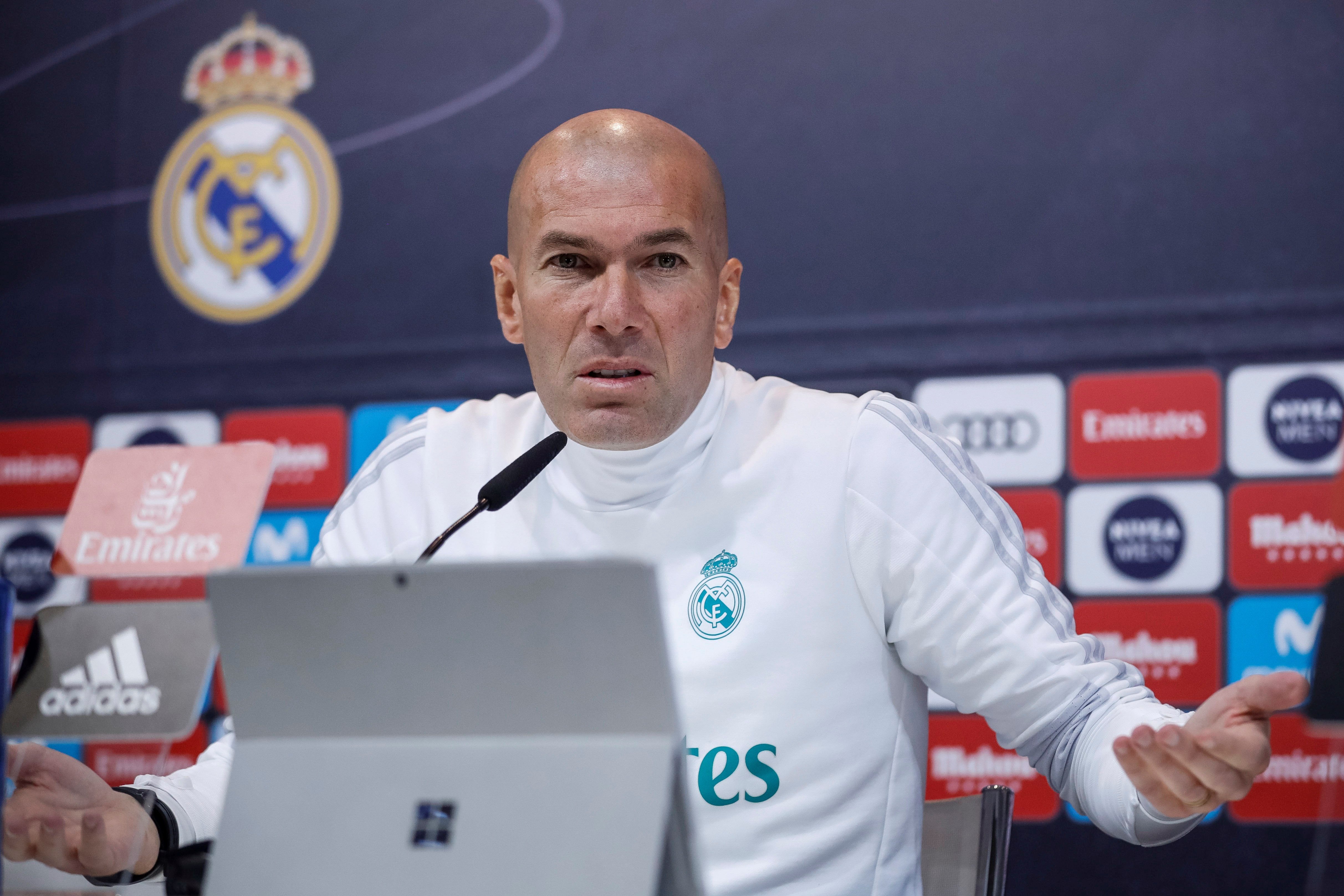 Zidane, sobre el cambio de Ceballos: "Lo siento mucho y se lo he dicho" Zidane, sobre el cambio de Ceballos: "Lo siento mucho y se lo he dicho"