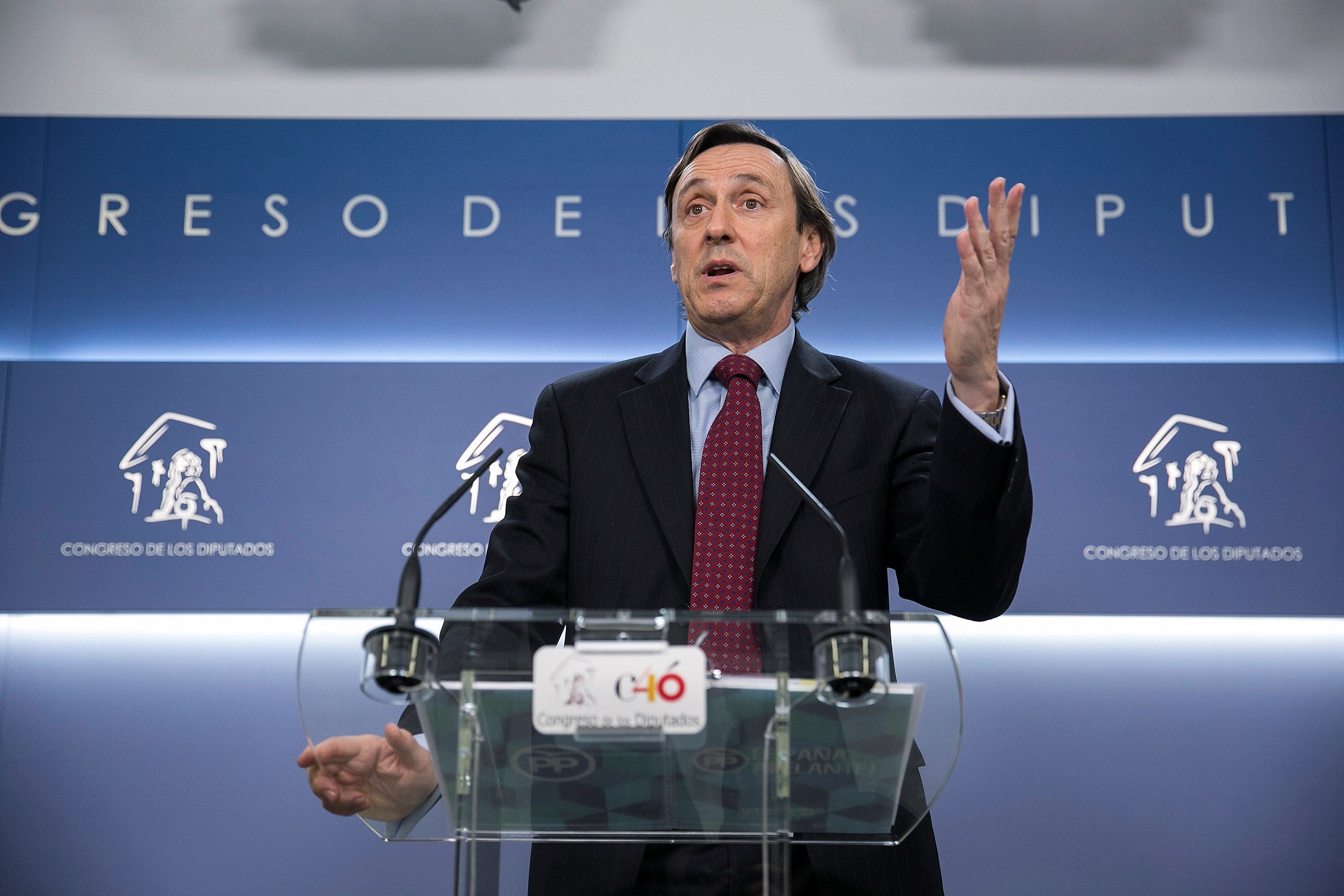 Rafa Hernando, sobre la huelga del 8 de marzo: "Las mujeres no están para perder parte de su salario haciendo estas cosas" Rafa Hernando, sobre la huelga del 8 de marzo: "Las mujeres no están para perder parte de su salario haciendo estas cosas"