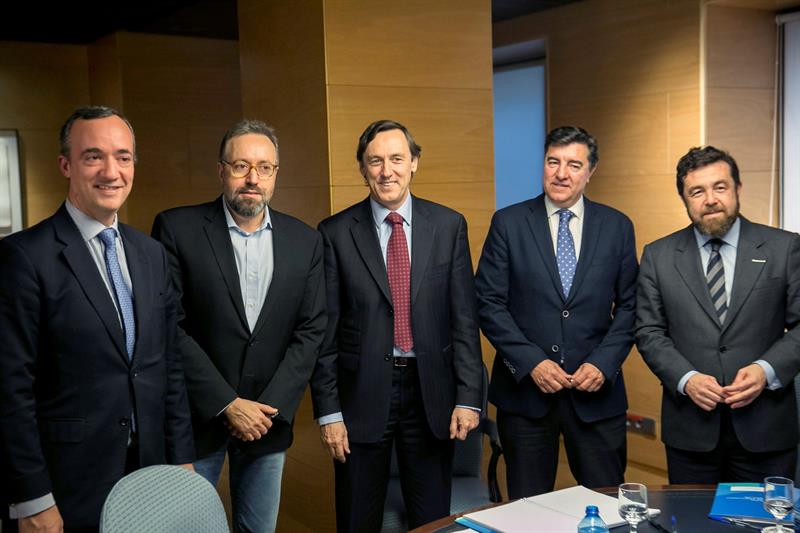 El PP propone a Ciudadanos una segunda vuelta electoral en las municipales si la distancia entre los dos más votados es menor de cinco puntos El PP propone a Ciudadanos una segunda vuelta electoral en las municipales si la distancia entre los dos más votados es menor de cinco puntos