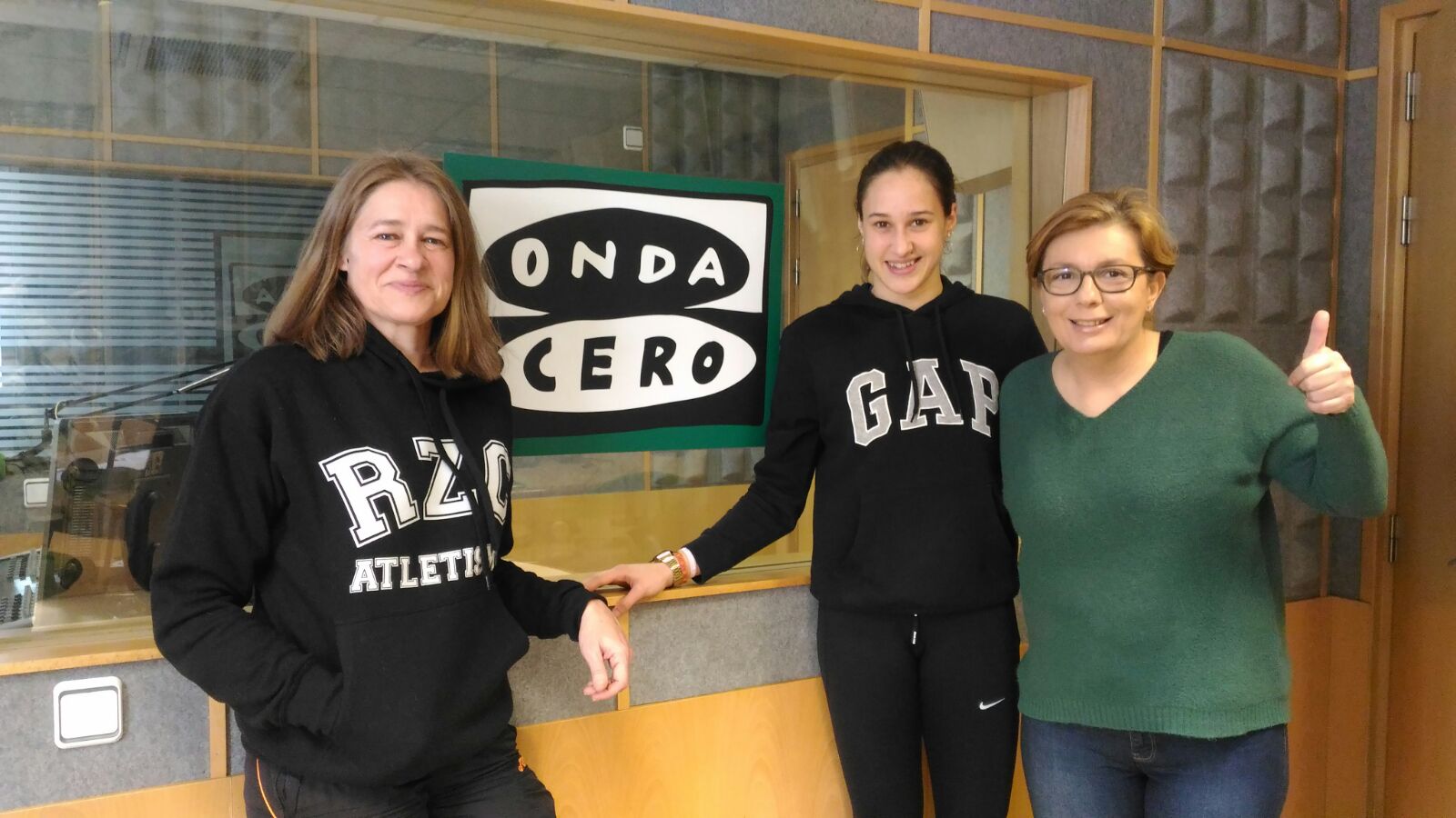 Ellas juegan 21/02/2018: ATLETISMO CON PAULA IGLESIAS GARNELO Y MARGOT MERAYO Ellas juegan 21/02/2018: ATLETISMO CON PAULA IGLESIAS GARNELO Y MARGOT MERAYO