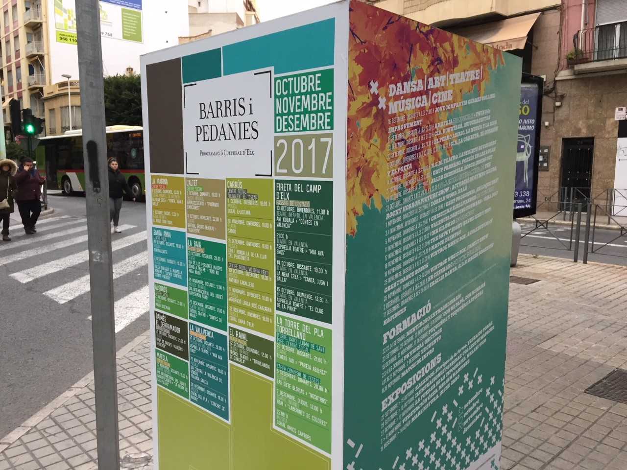 Ilicitanos por Elche denuncia que los cubos de Cultura difunden programación que no está actualizada Ilicitanos por Elche denuncia que los cubos de Cultura difunden programación que no está actualizada