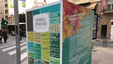 Uno de los cubos con programaci&oacute;n cultural de 2017 que a&uacute;n est&aacute;n en las calles de Elche