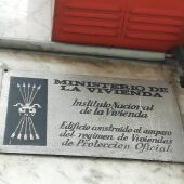 Placa del Ministerio de la Vivienda