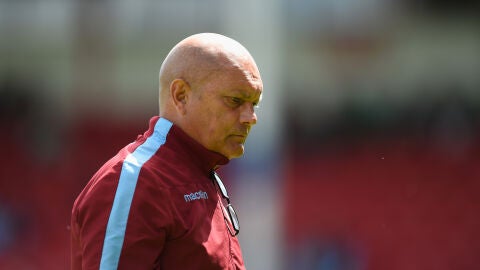 Ray Wilkins, durante un entrenamiento del Aston Villa