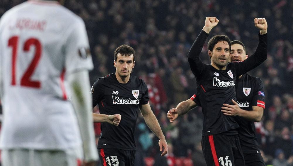 Etxeita celebra su gol ante el Spartak