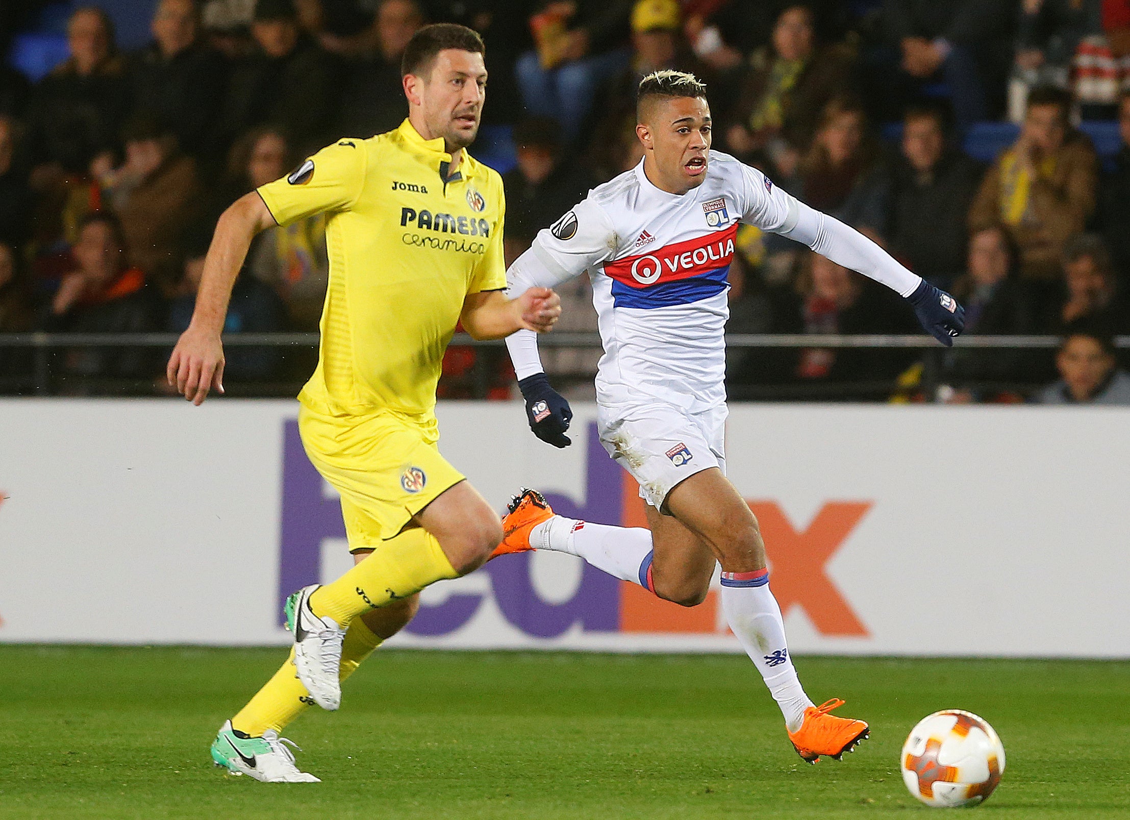El Villarreal lucha pero no acierta ante el Lyon y se queda fuera de la Europa League El Villarreal lucha pero no acierta ante el Lyon y se queda fuera de la Europa League