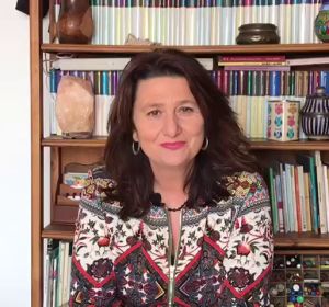 La felicitación de Adelfa Calvo por el séptimo aniversario de 'El secreto de Puente Viejo' La felicitación de Adelfa Calvo por el séptimo aniversario de 'El secreto de Puente Viejo'