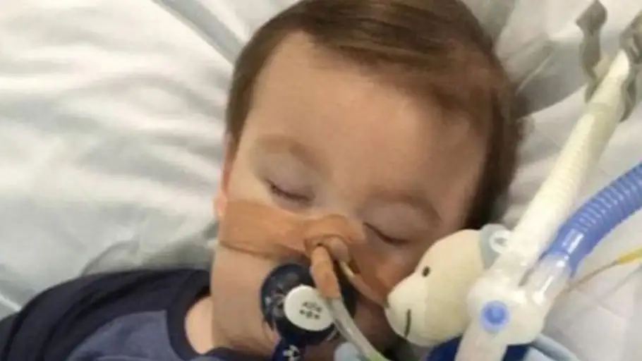 Alfie Evans tiene una enfermedad rara degenerativa Alfie Evans tiene una enfermedad rara
