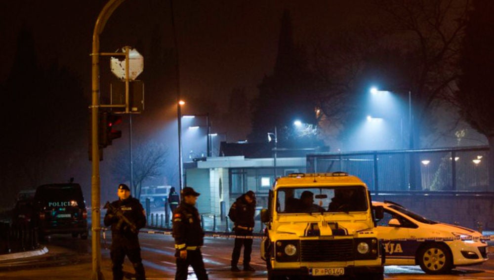 Policía en Montenegro tras el ataque contra la embajada de Estados Unidos