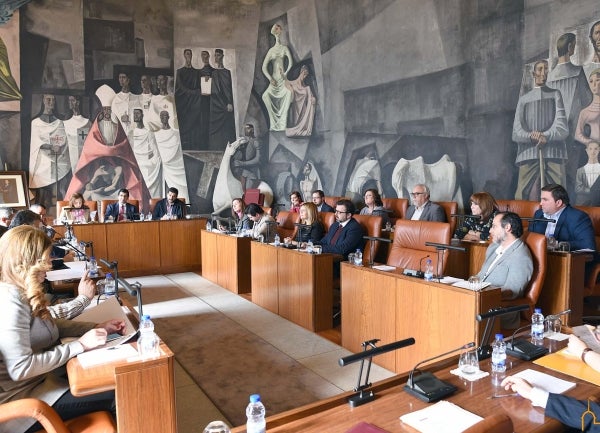 La Diputación aprueba otros 5,4 millones de euros para la reforma y ampliación del Pabellón Ferial La Diputación aprueba otros 5,4 millones de euros para la reforma y ampliación del Pabellón Ferial