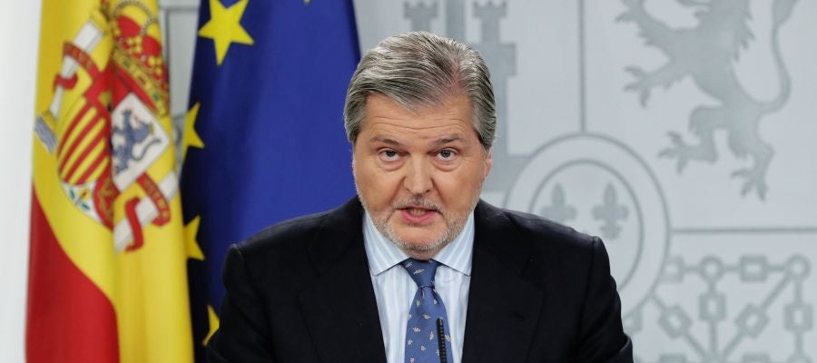 Méndez de Vigo durante la rueda de prensa tras la reunión del consejo de ministros en el Palacio de la Moncloa Méndez de Vigo durante la rueda de prensa tras la reunión del consejo de ministros en el Palacio de la Moncloa