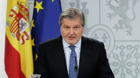 Méndez de Vigo durante la rueda de prensa tras la reunión del consejo de ministros en el Palacio de la Moncloa Méndez de Vigo durante la rueda de prensa tras la reunión del consejo de ministros en el Palacio de la Moncloa