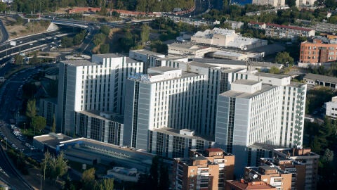 Vista general del hospital Ram&oacute;n y Cajal, en Madrid.