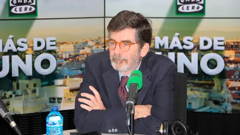 José Enrique Serrano en los estudios de Onda Cero José Enrique Serrano en los estudios de Onda Cero