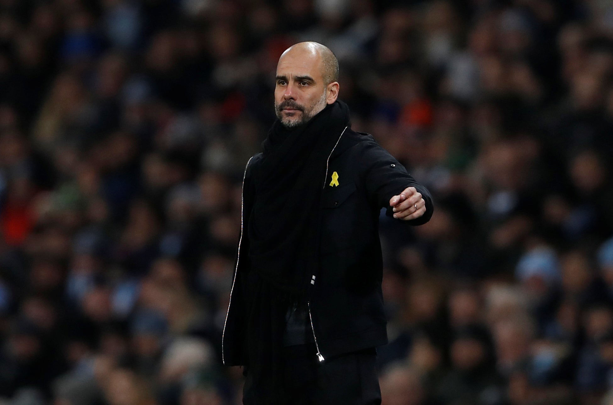 La Federación Inglesa expedienta a Guardiola por lucir el lazo amarillo La Federación Inglesa expedienta a Guardiola por lucir el lazo amarillo