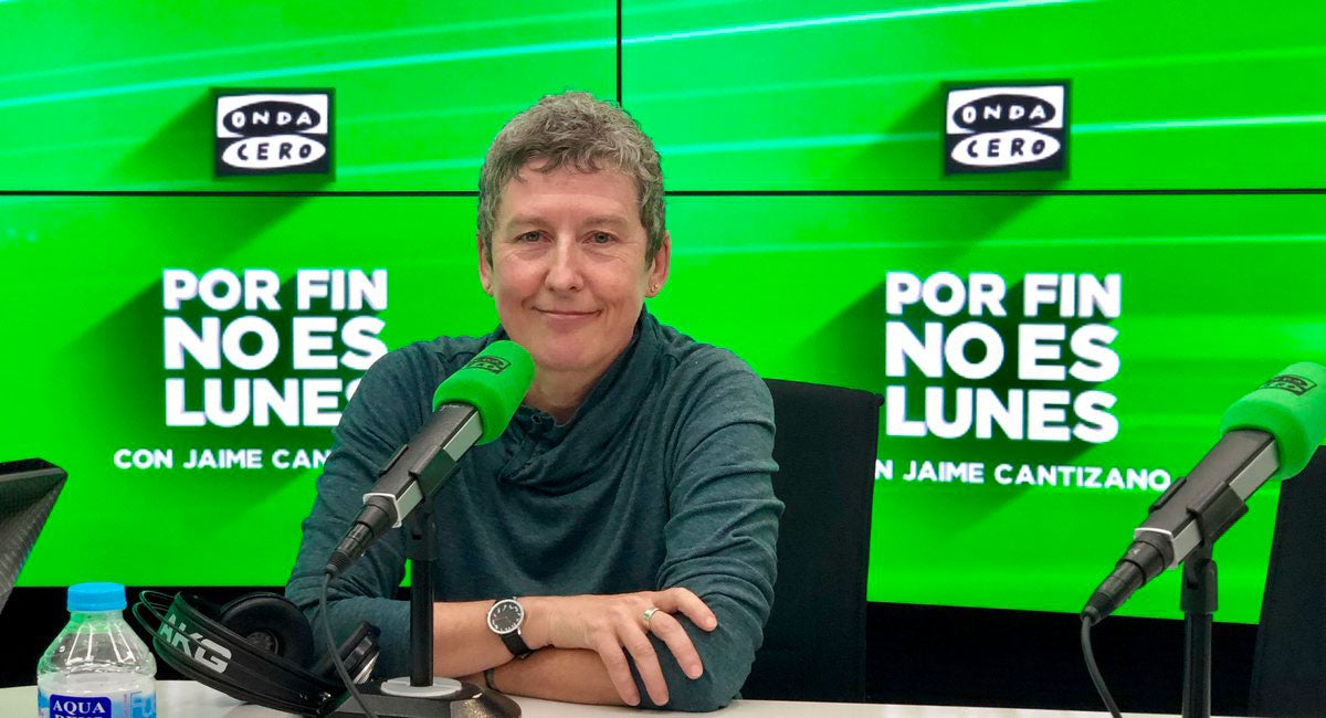 Elena Hernández: "La RAE resuelve tus dudas sobre la lengua española en Twitter" Elena Hernández: "La RAE resuelve tus dudas sobre la lengua española en Twitter"