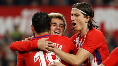 Griezmann, Costa y Filipe celebran un gol en el Pizjuán Griezmann, Costa y Filipe celebran un gol en el Pizjuán