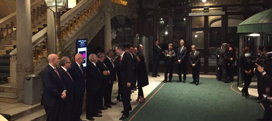El Rey llega a la recepción del Mobile World Congress El Rey llega a la recepción del Mobile World Congress