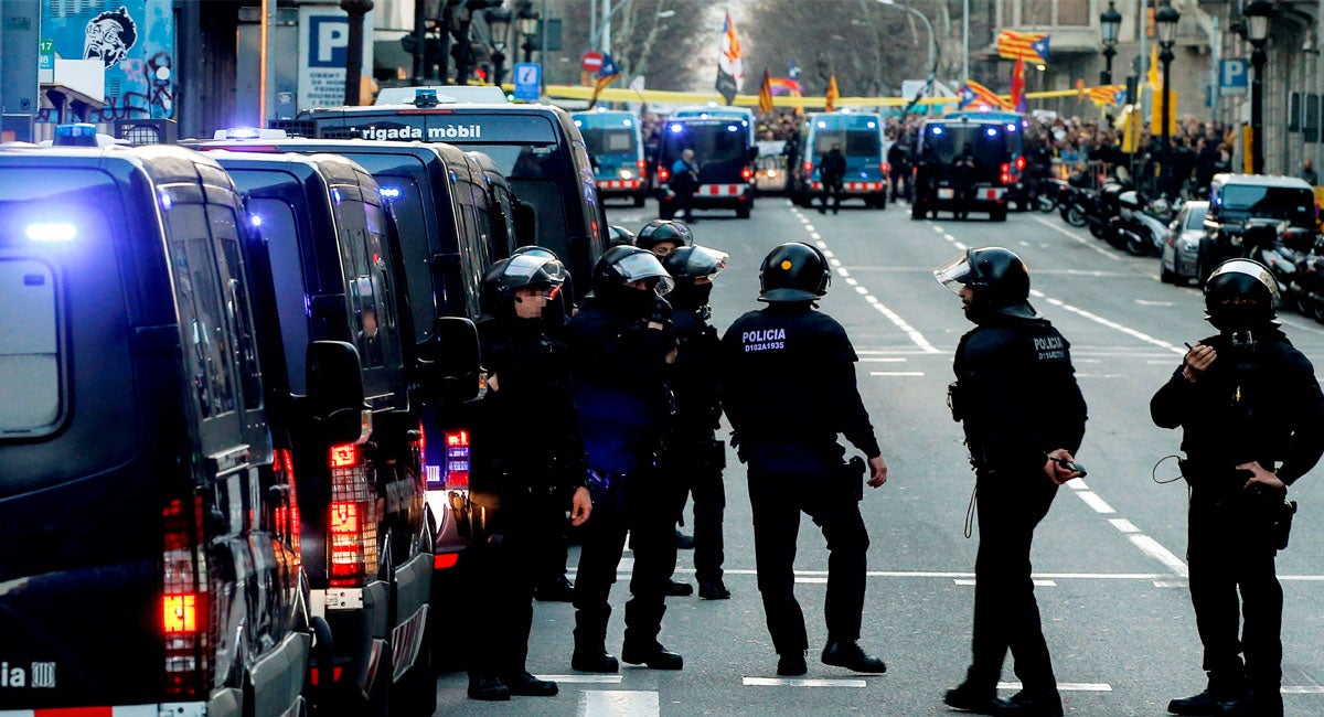 La tensión en el centro Barcelona por las protestas causa cinco heridos leves La tensión en el centro Barcelona por las protestas causa cinco heridos leves