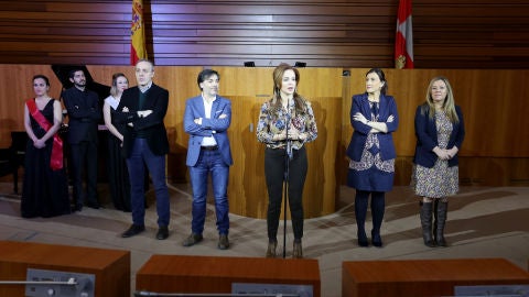 Las Cortes de Castilla y Le&oacute;n celebran un jornada de puertas abiertas con motivo del 35 aniversario de la aprobaci&oacute;n del Estatuto de Autonom&iacute;a. Miembros de la Mesa de las Cortes de Castilla y Le&oacute;n reciben a los visitantes, entre ellos, la presidenta del Parlamento regional, Silvia Clemente