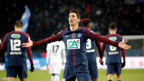 Di Mar&iacute;a celebra con la grada uno de sus goles con el PSG