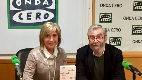 El escritor Antonio Mu&ntilde;oz Molina junto a Julia Otero