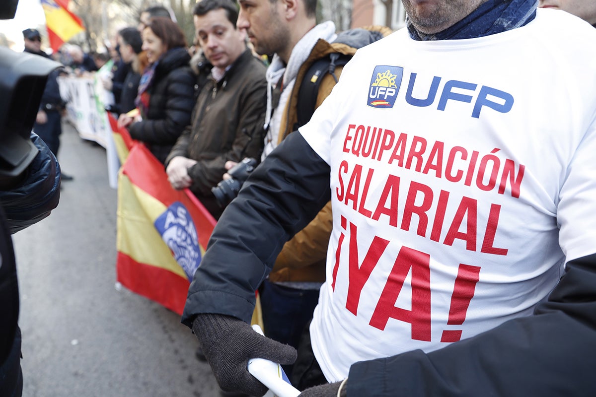 Interior anuncia una propuesta de acuerdo sobre equiparación salarial que los sindicatos policiales someterán a votación Interior anuncia una propuesta de acuerdo sobre equiparación salarial que los sindicatos policiales someterán a votación