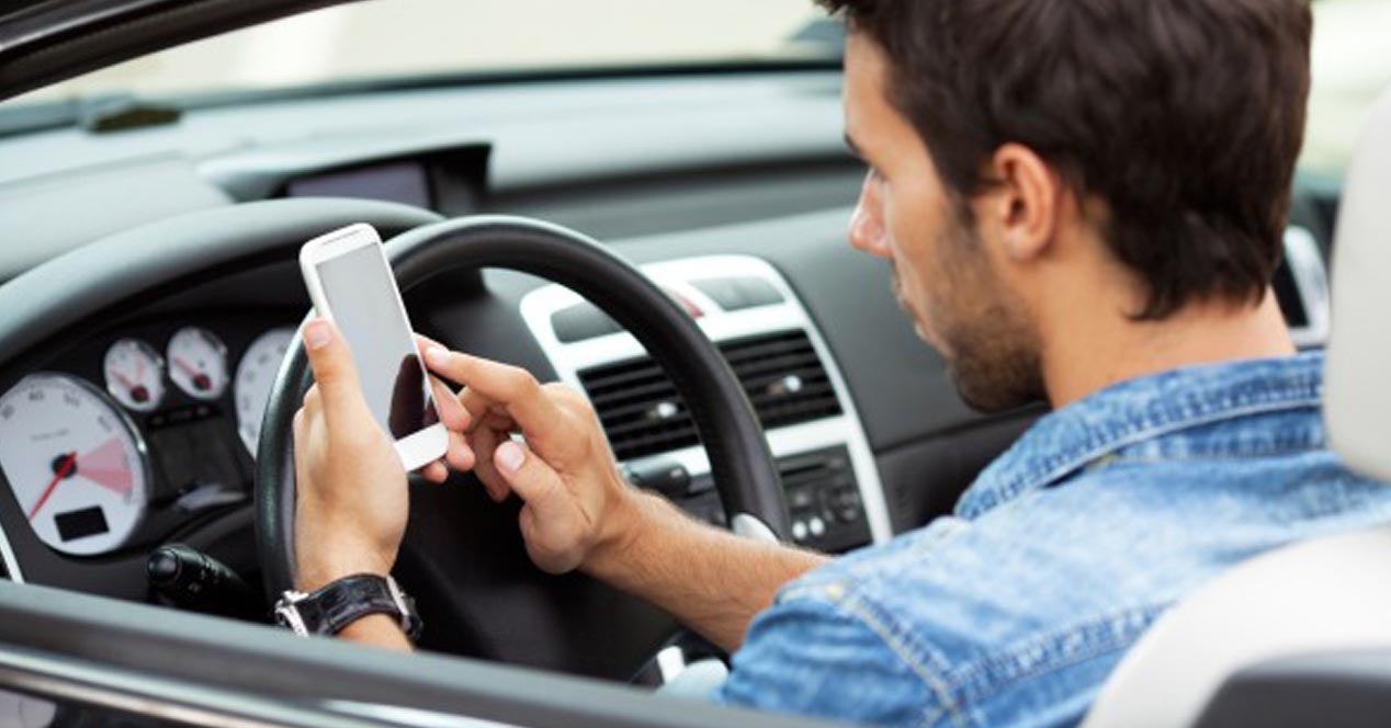 José Miguel Báez: "El móvil y el Whatsapp al volante son una distracción tremenda, tenemos que concienciarnos" José Miguel Báez: "El móvil y el Whatsapp al volante son una distracción tremenda, tenemos que concienciarnos"