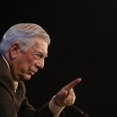 El premio nobel de literatura hispano-peruano Mario Vargas Llosa