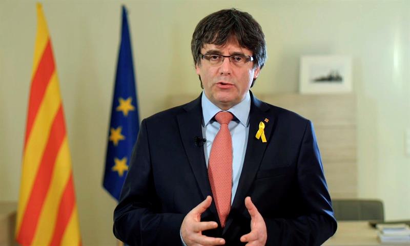 La tertulia: ¿Se ha rendido Puigdemont? La tertulia: ¿Se ha rendido Puigdemont?