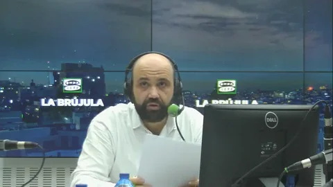 La entrada de David del Cura: "Puigdemont enfanga la gobernabilidad con la propuesta de Jordi Sánchez" La entrada de David del Cura: "Puigdemont enfanga la gobernabilidad con la propuesta de Jordi Sánchez"