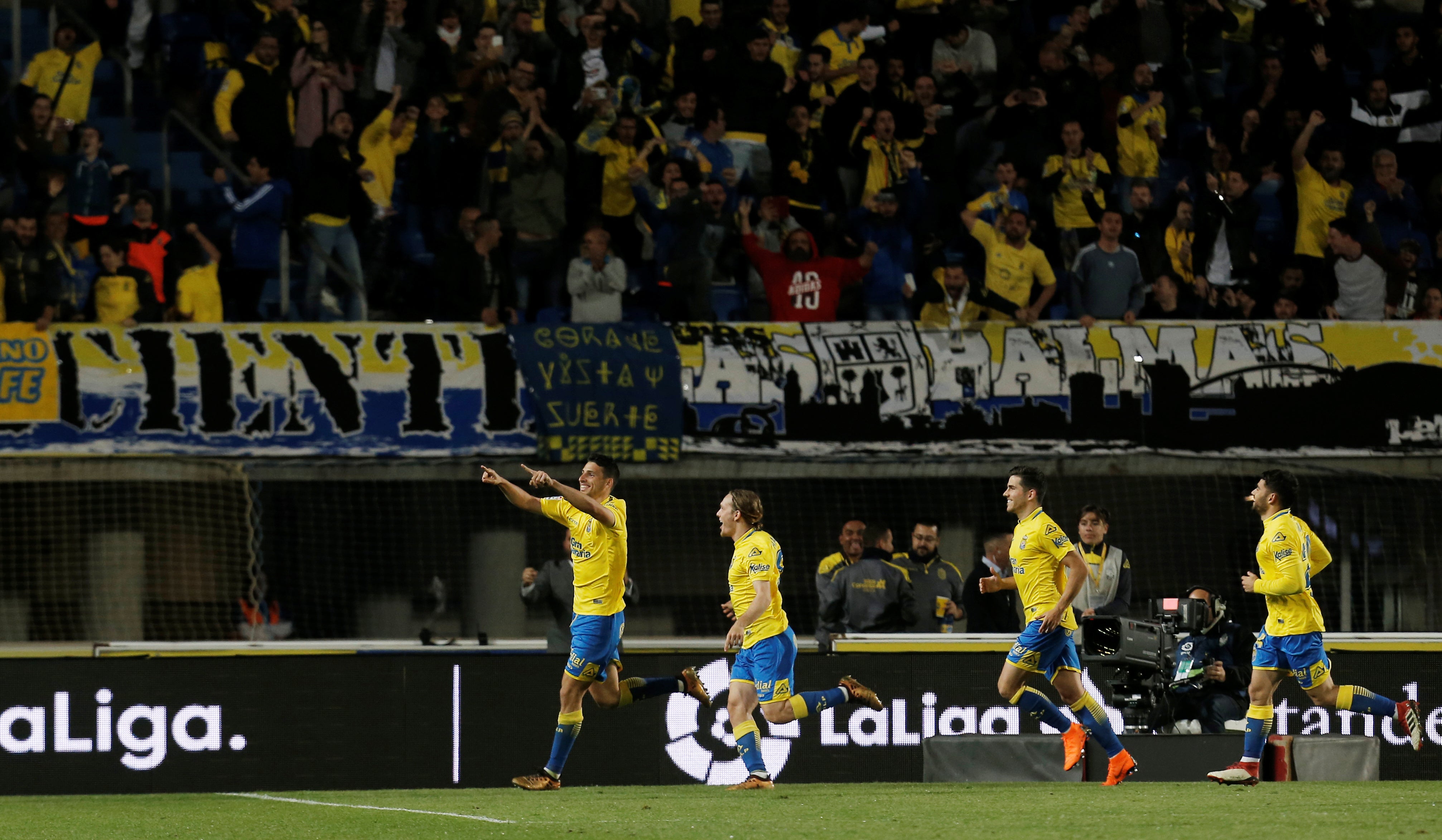 El Barcelona se deja dos puntos ante Las Palmas y pone emoción a la Liga El Barcelona se deja dos puntos ante Las Palmas y pone emoción a la Liga