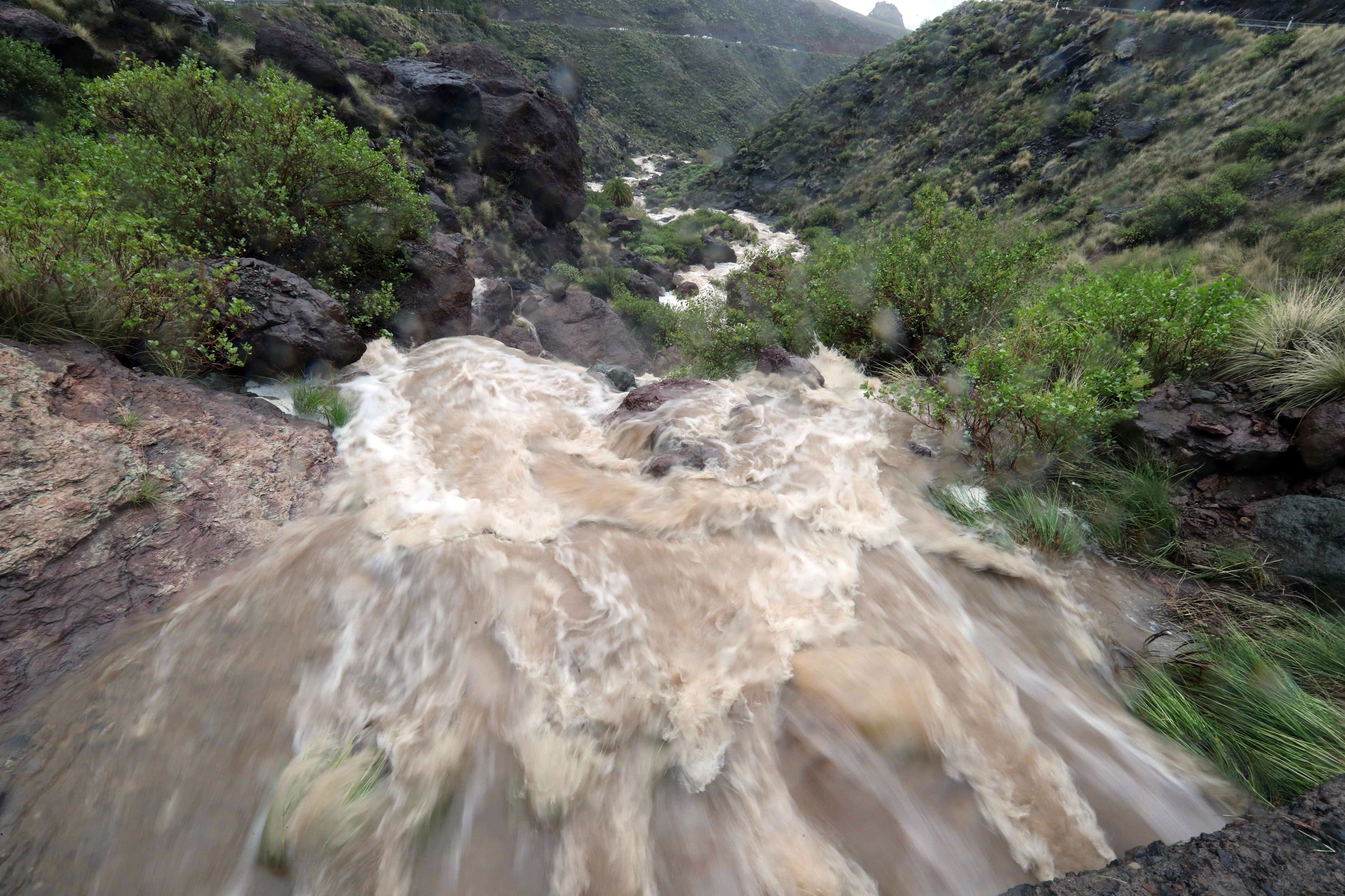 14 provincias permanecen en alerta por el temporal de lluvias, vientos, olas o aludes 14 provincias permanecen en alerta por el temporal de lluvias, vientos, olas o aludes