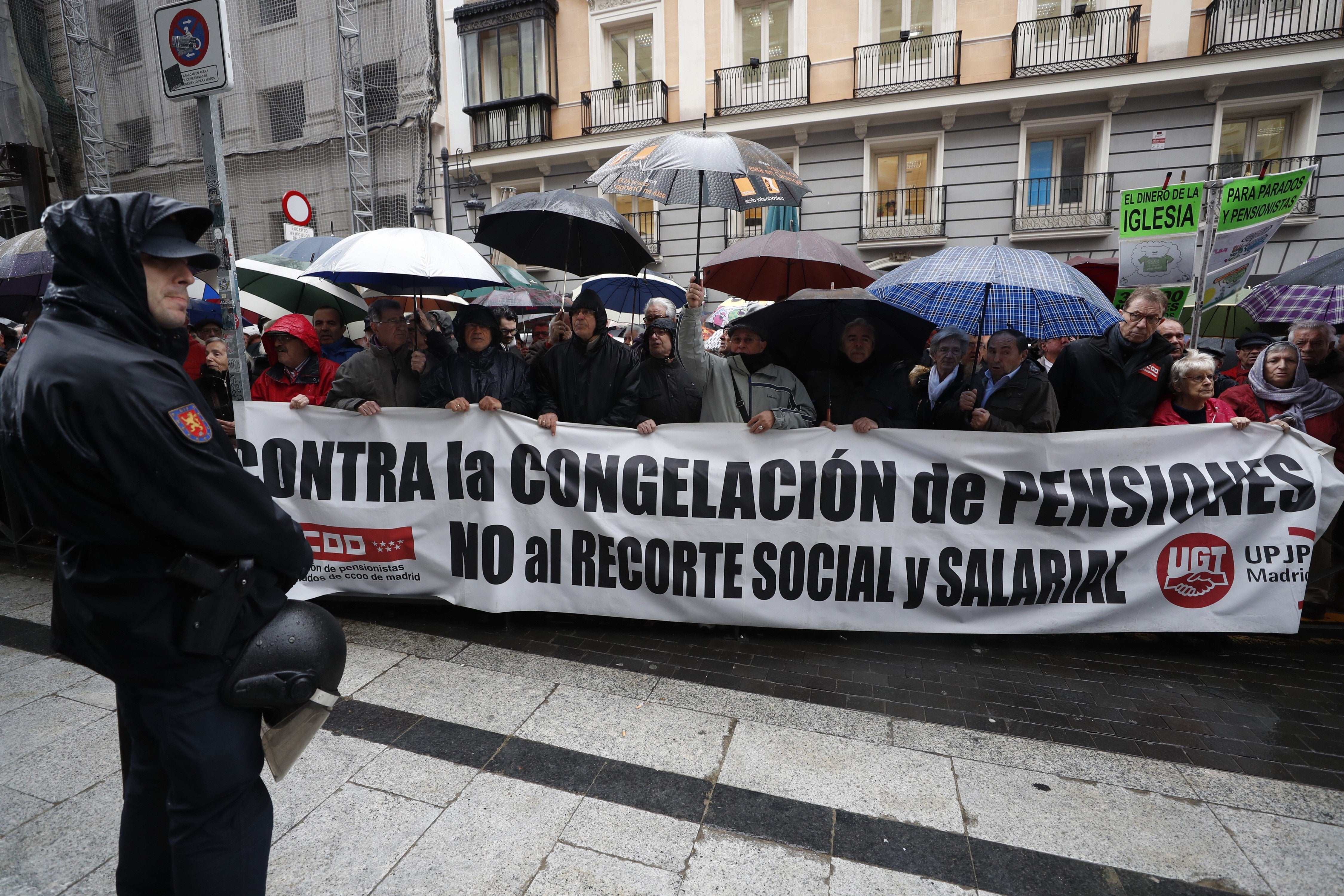 Los pensionistas vuelven a salir a las calles para exigir una subida digna de su pensión Los pensionistas vuelven a salir a las calles para exigir una subida digna de su pensión