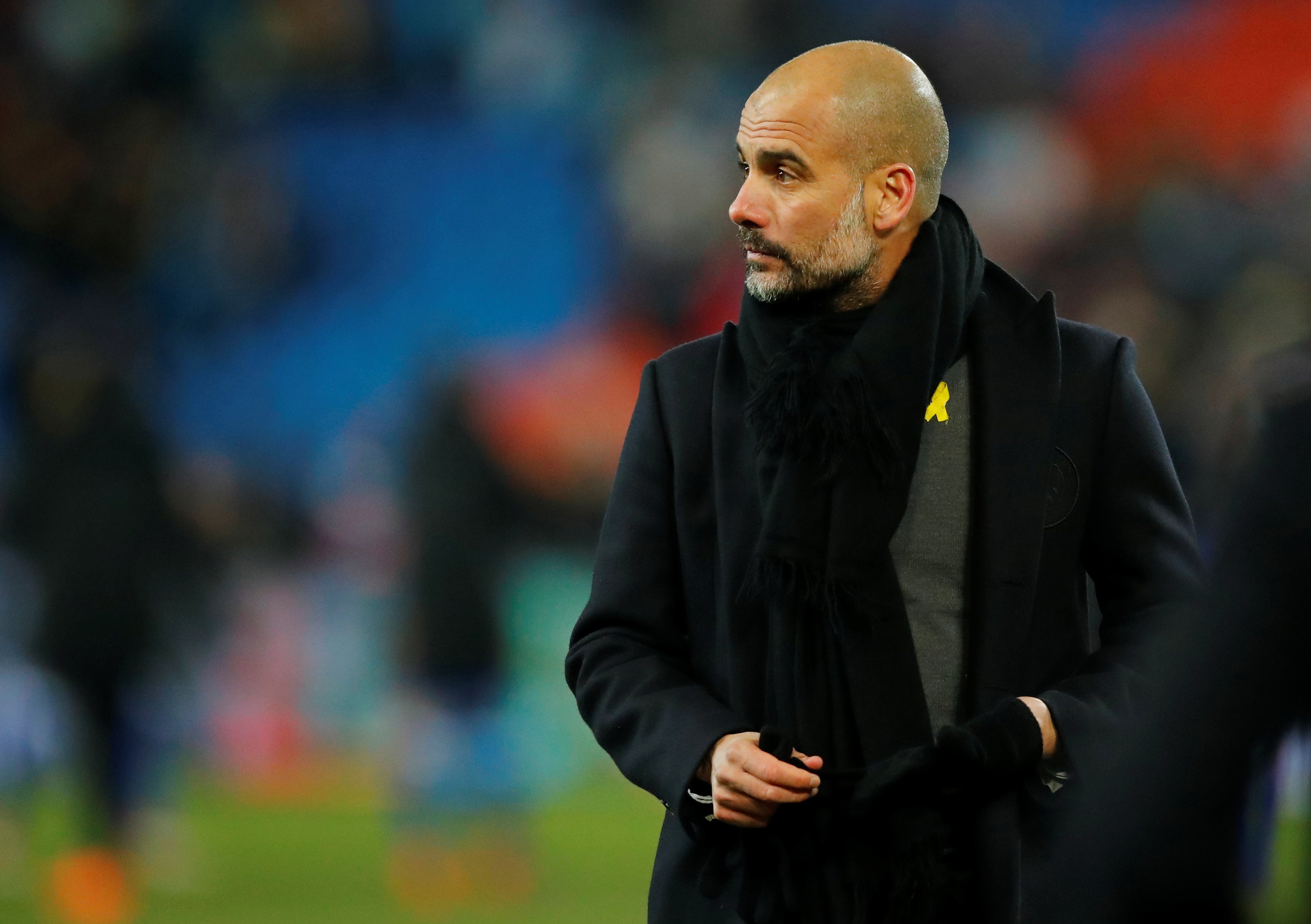 Guardiola, sobre el lazo amarillo: "Cuando llevan un lazo rosa es porque apoyan la lucha contra el cáncer de mama; la idea es la misma" Guardiola, sobre el lazo amarillo: "Cuando llevan un lazo rosa es porque apoyan la lucha contra el cáncer de mama; la idea es la misma"