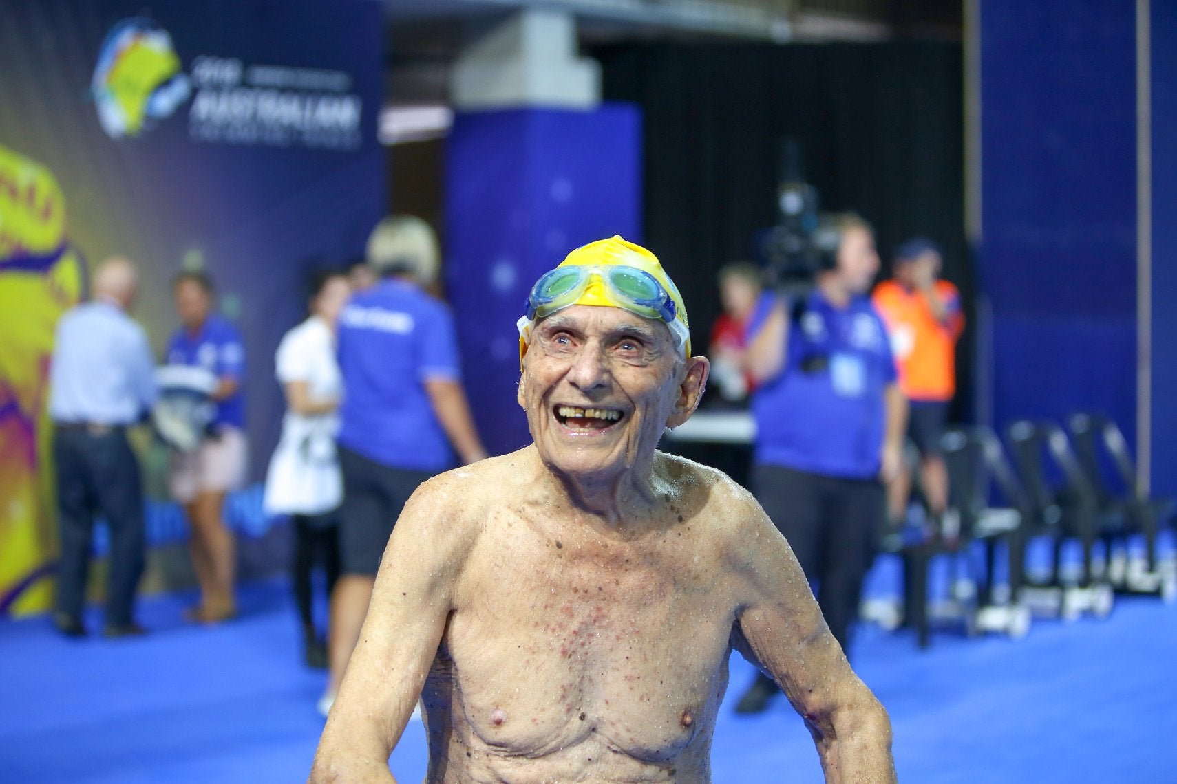 Un nadador de 99 años rompe el récord mundial de 50 metros libres en su franja de edad Un nadador de 99 años rompe el récord mundial de 50 metros libres en su franja de edad