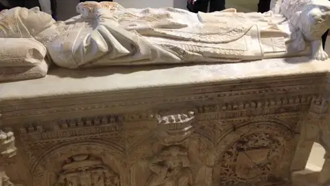 Sepulcro alabastro Arzobispo Carrillo