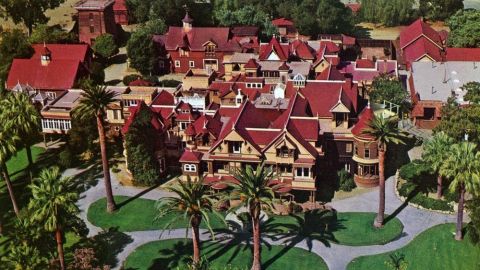Imagen de la mansi&oacute;n construida por Sarah Winchester en la vida real
