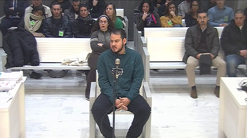 Pablo Hasel vuelve a publicar parte de las letras por las que ha sido condenado: "Jamás claudicaré" Pablo Hasel vuelve a publicar parte de las letras por las que ha sido condenado: "Jamás claudicaré"