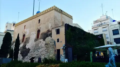 Imagen de archivo - Vista de la torre La Calahorra de Elche Imagen de archivo - Vista de la torre La Calahorra de Elche