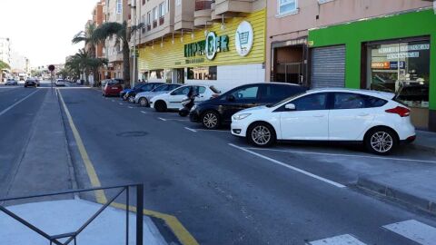 Zona de aparcamiento en espiga en la pedan&iacute;a de Torrellano de Elche