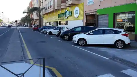 Zona de aparcamiento en espiga en la pedanía de Torrellano de Elche Zona de aparcamiento en espiga en la pedanía de Torrellano de Elche